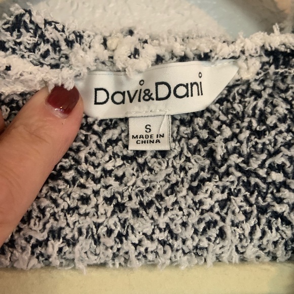 Geometric Patterned Sweater - Navy and White size small - Picture 7 of 10